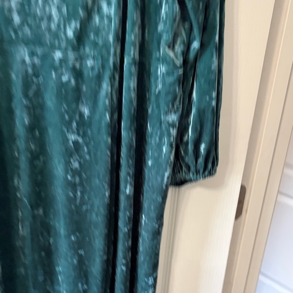 Ava & Viv Emerald Velvet Long Sleeve Dress - Picture 3 of 7